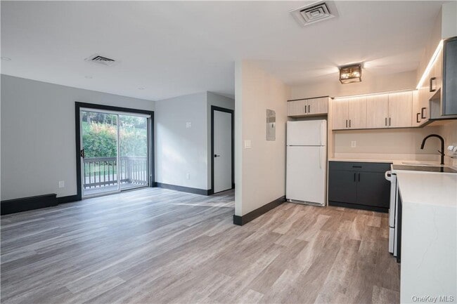 Building Photo - 8-12 S Boulevard Unit# 8-104