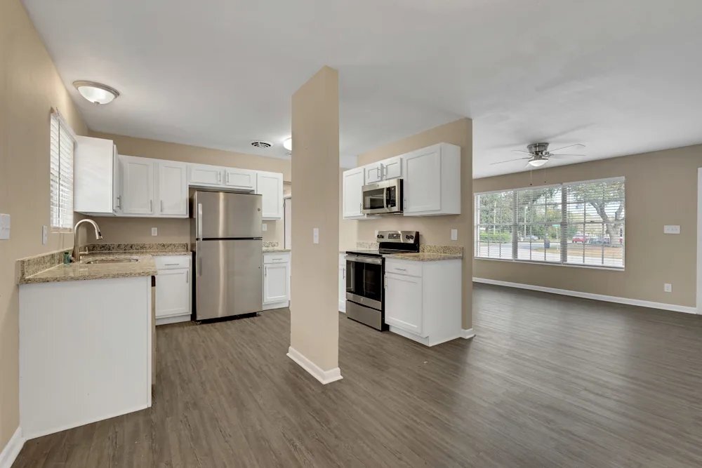 Building Photo - 1650 Cezanne Dr W