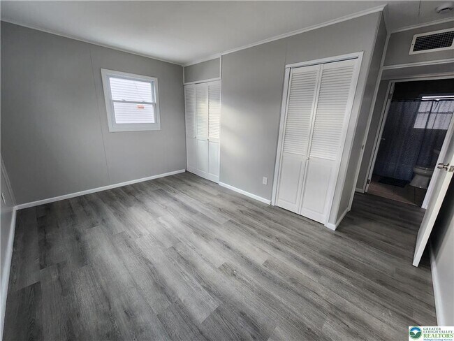 Building Photo - 1631 North Blvd