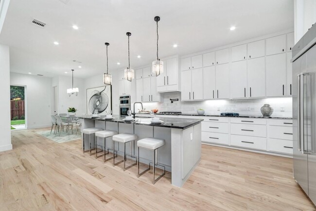 Building Photo - 3731 Cortez Dr