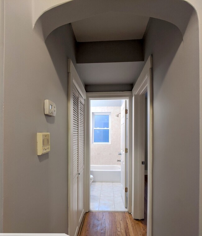 Building Photo - 5027 N Harding Ave