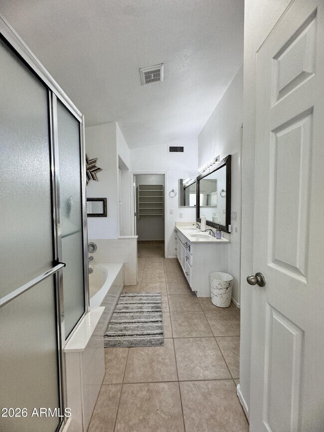 Building Photo - 1461 S Cholla Pl