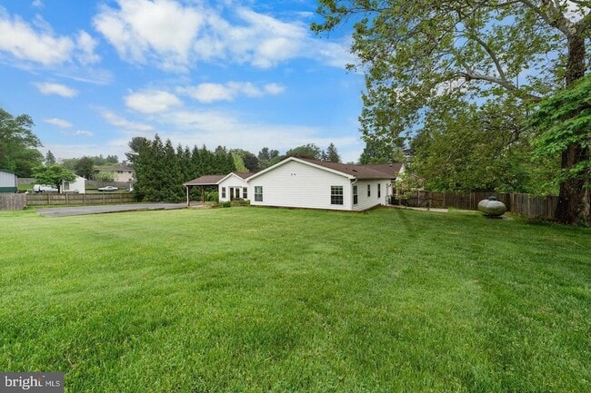 Building Photo - 9201 Rosemont Dr