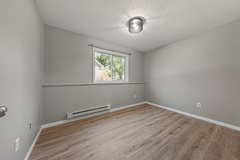 Building Photo - 1402 Division St W