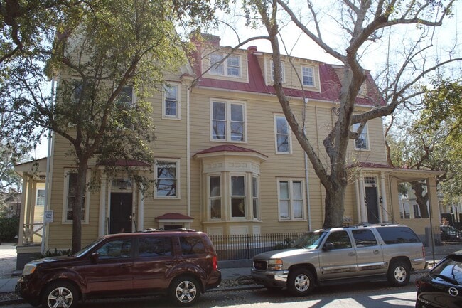 Primary Photo - 3 bed / 2 bath ~ Just minutes from CofC an...