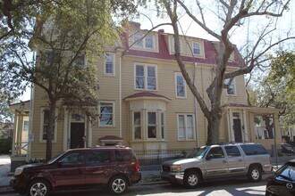 Building Photo - 3 bed / 2 bath ~ Just minutes from CofC an...