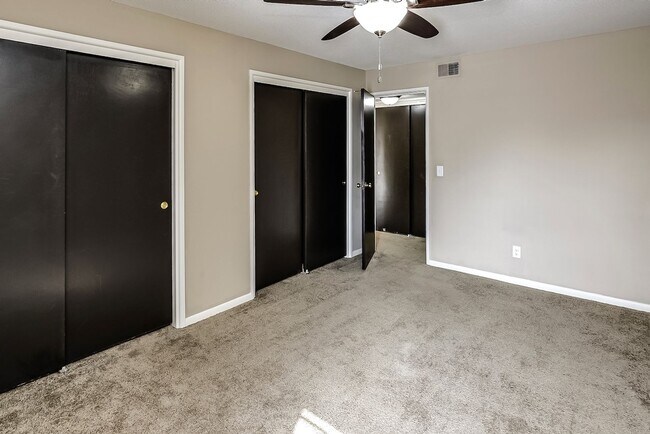 Building Photo - Top Floor 2-Bedroom Apartment in Bellevue!
