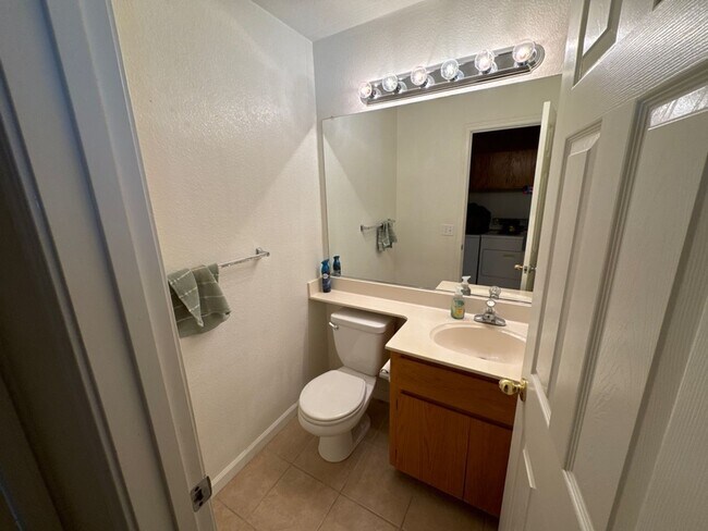 Building Photo - 2304 Halsey Cir