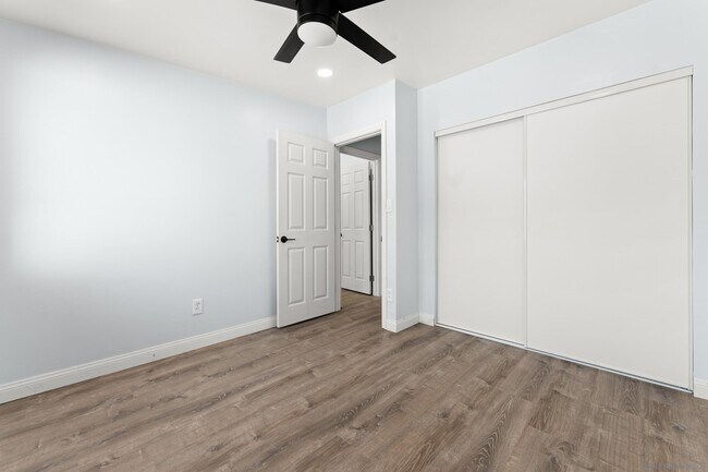 Building Photo - 1217 Holly Ave