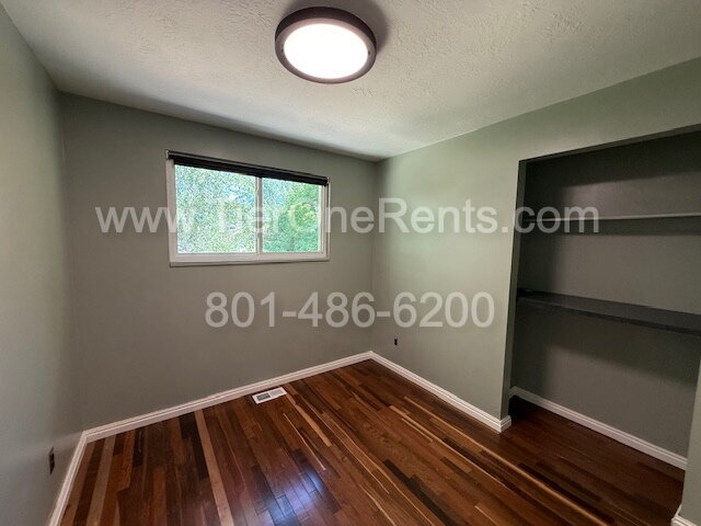 Building Photo - no deposit option available for qualified ...
