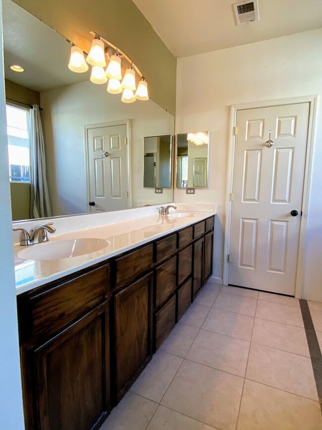 Building Photo - South Reno Rental Available