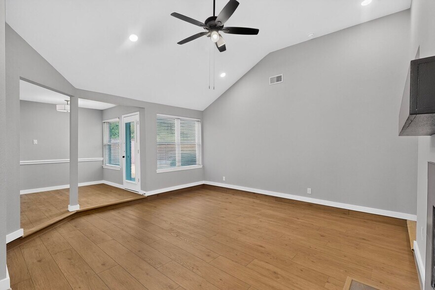 Building Photo - 405 Phillips Dr