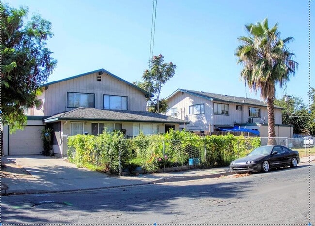 Building Photo - 501 Leon Ave
