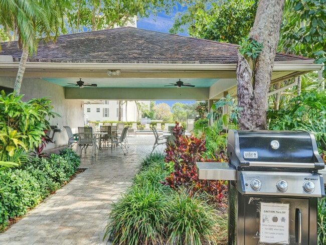 Building Photo - 3150 N Palm Aire Dr