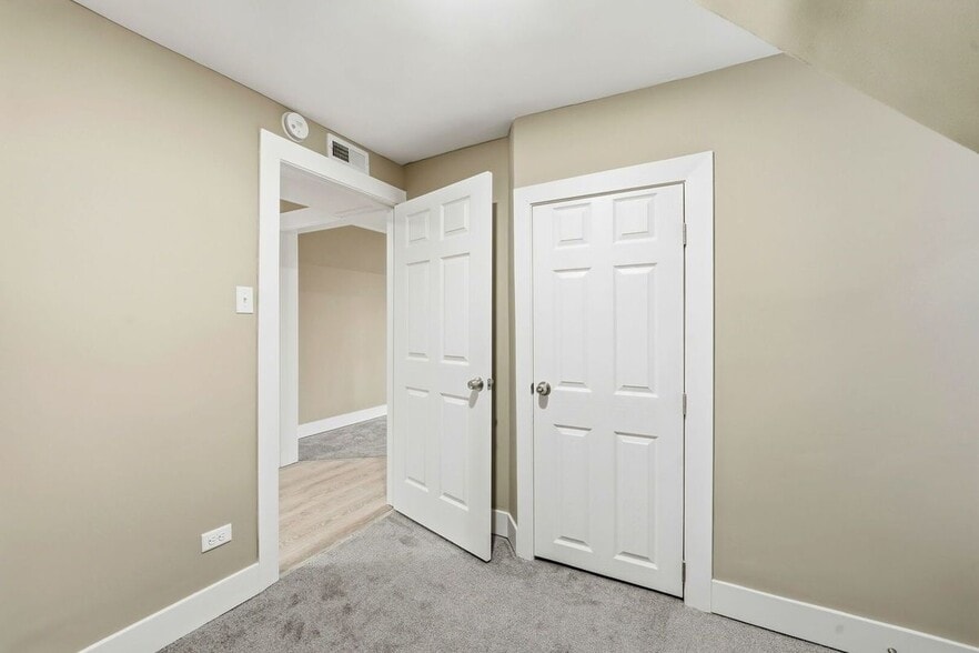 Building Photo - 1217 N Harding Ave