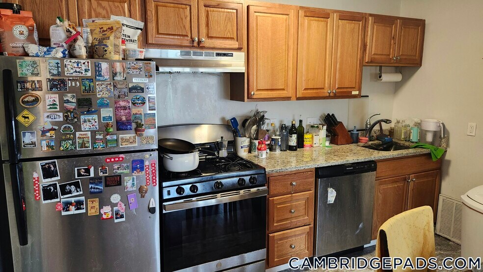 Building Photo - 20 Hubbard Park Rd