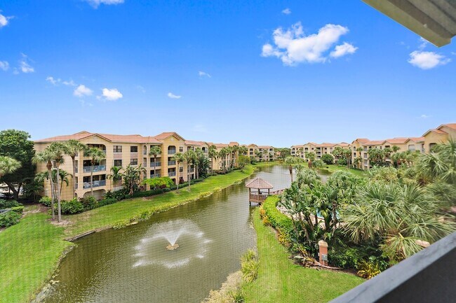 Building Photo - 700 Uno Lago Dr