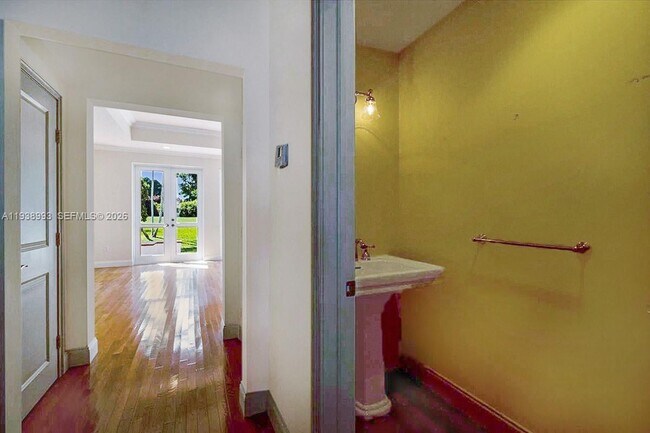 Building Photo - 1109 Campo Sano Ave