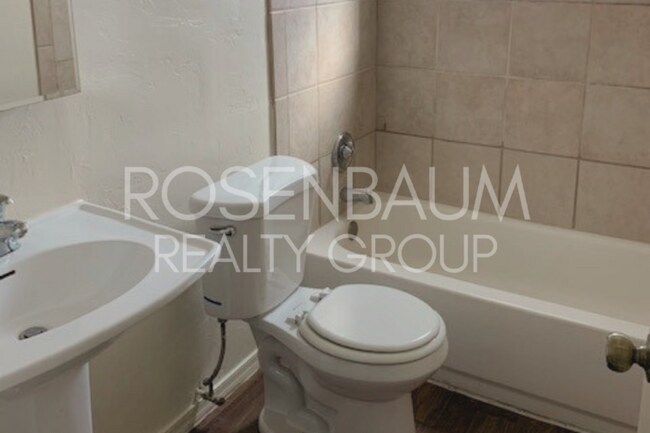 Building Photo - Beautifully designed 1-bed, 1-bath condo t...