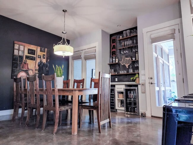 Building Photo - 803B Dawson Rd