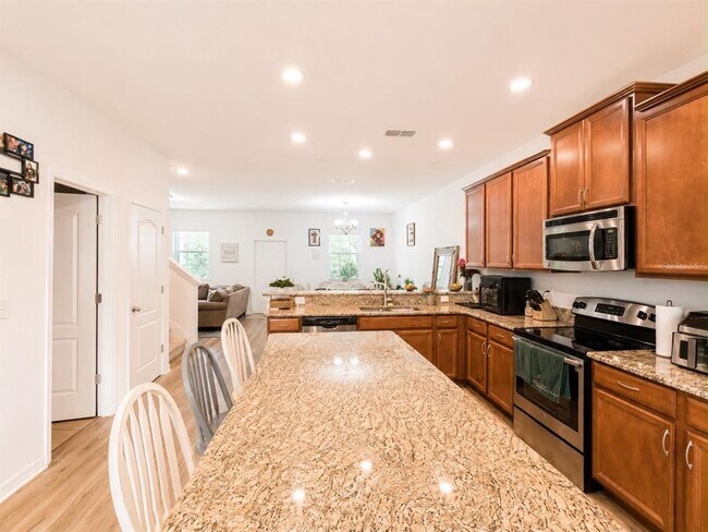 Building Photo - 12820 Strode Ln