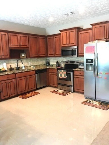 Building Photo - Stunning New Home with Master on the Main