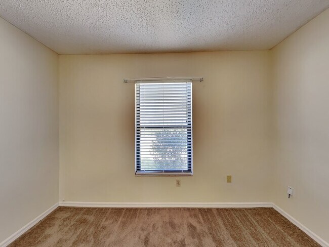 Building Photo - 2772 Sweet Springs St