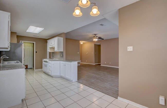 Building Photo - Highly Desirable 3-Bedroom Home with Modern Comforts.