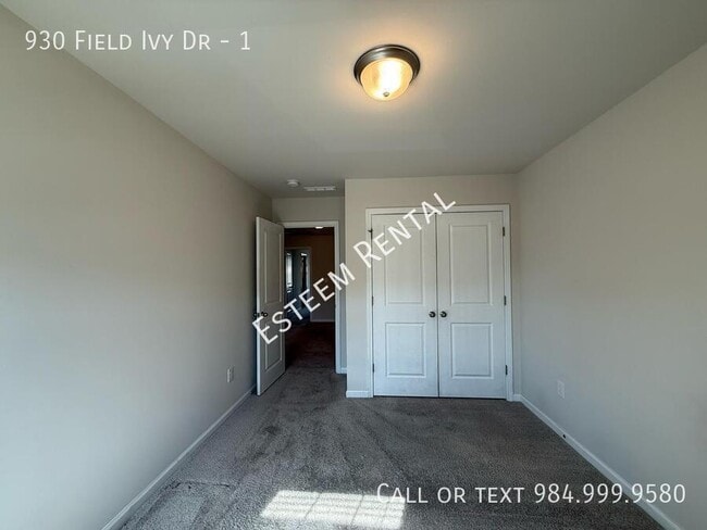Building Photo - 930 Field Ivy Dr