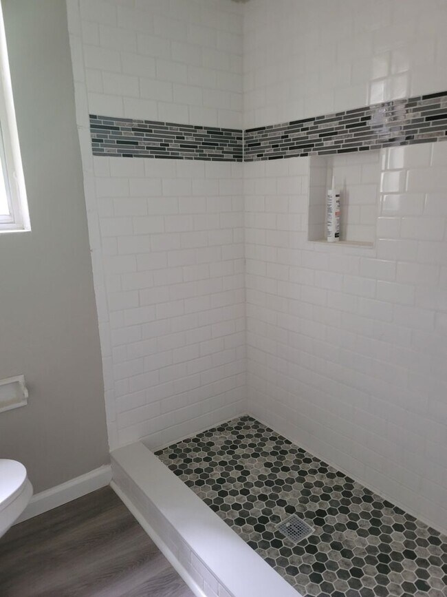 Building Photo - Renovated 3/2 in Cedar HIlls