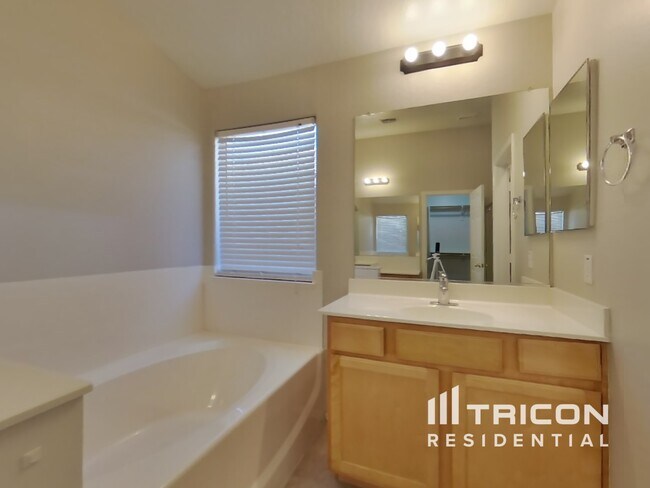 Building Photo - 46023 W Starlight Dr