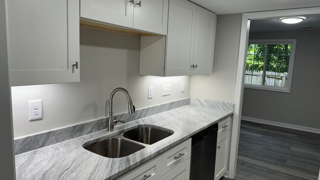 Building Photo - Town Home in Greenaire Woods