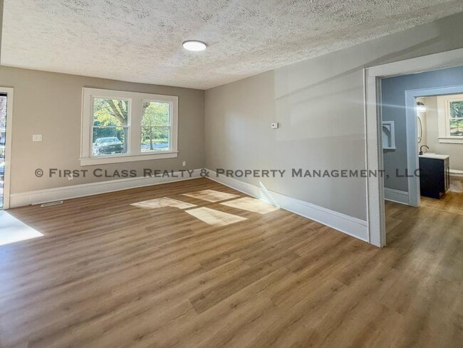 Building Photo - 1108 Henderson Ave