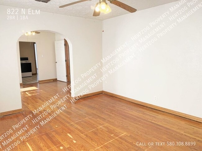 Building Photo - 822 N Elm-