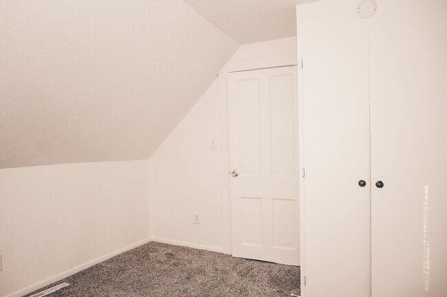 Building Photo - Bjerke Duplex