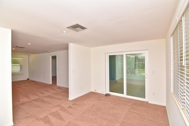 Building Photo - 919 Viscaya Blvd