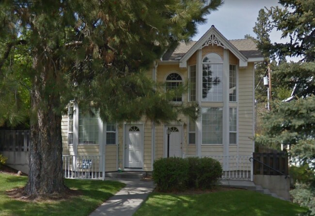 Building Photo - 131-1132-1134 Ogden Duplex, Bend