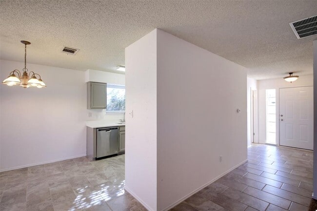 Building Photo - 8800 Peppergrass Cove
