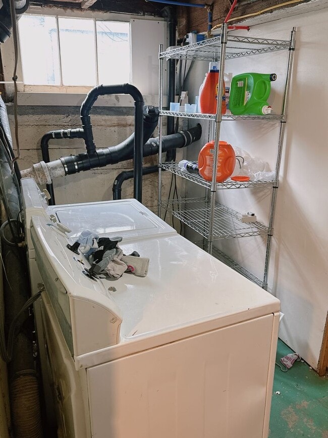 Building Photo - PRELEASING:  5 bdrm/3 bath on High Street!