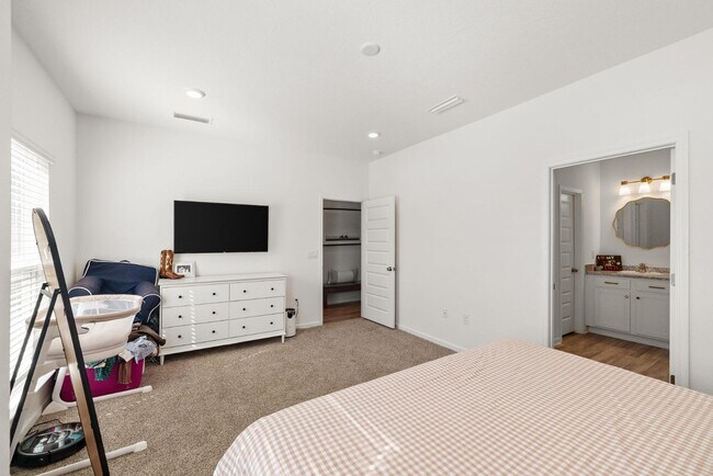 Building Photo - 39 Bluebeech St