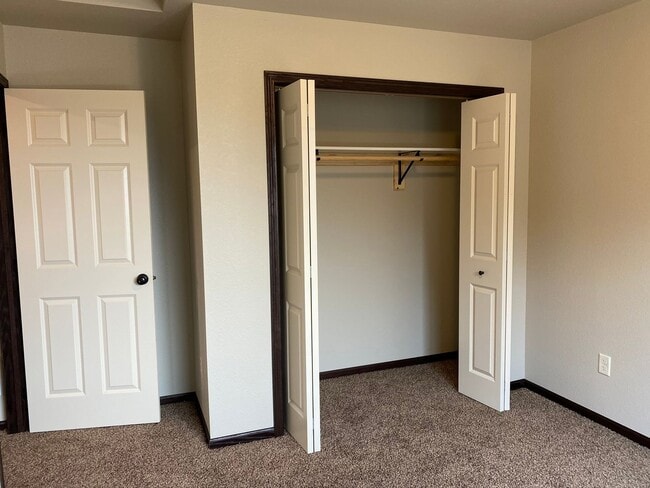 Building Photo - 4 BEDROOM | 2 BATH | DOUBLE GARAGE | RAPID...