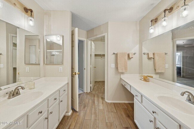 Building Photo - 9736 N 95th St