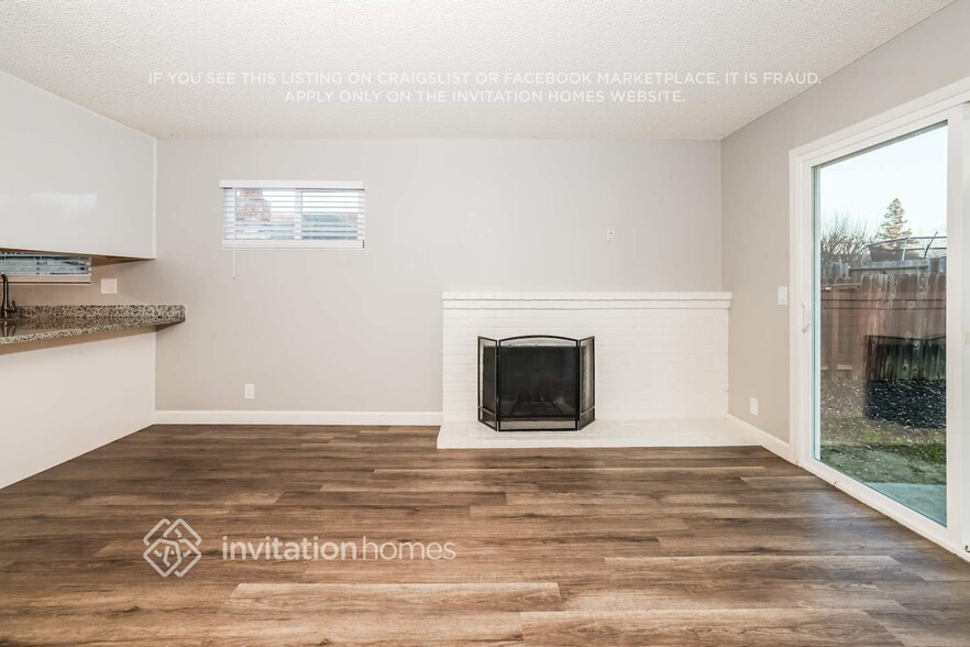 Building Photo - 1024 Woodridge Dr