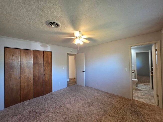 Building Photo - 1601 S Yelm St