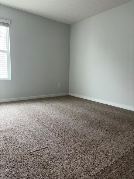 Building Photo - 7055 Blackmer Ridge Blvd