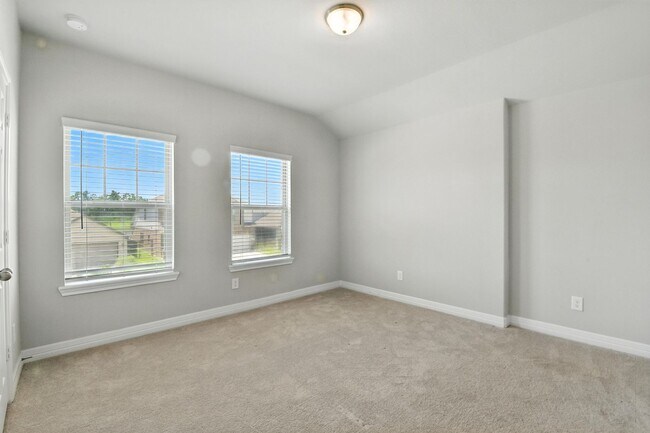 Building Photo - Spacious Home with Resort-Style Amenities