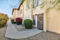 Building Photo - Modern 2-bedroom condo in North Phoenix!