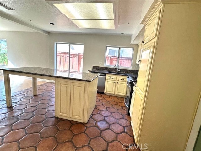 Building Photo - 8042 San Tropez Ct
