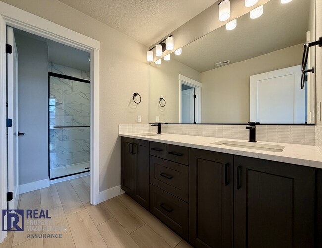 Building Photo - MOVE-IN SPECIAL - Stunning Butternut Creek Home with Bonus Room & 2-Car Garage
