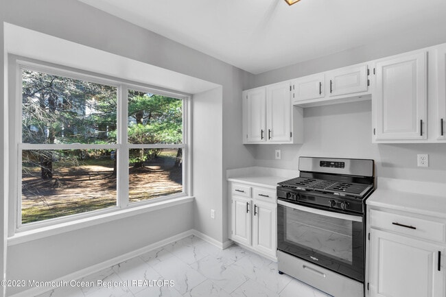 Building Photo - 204 Finch Ct